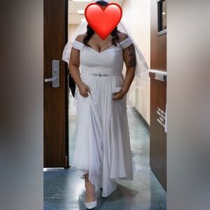 Wedding Dress - Elegant White Off-Shoulder, Veil, Garment Bag